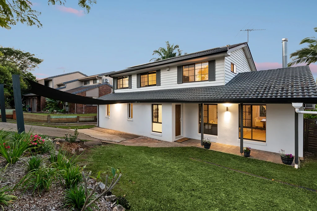 10 Brochet Street, Mansfield, QLD 4122