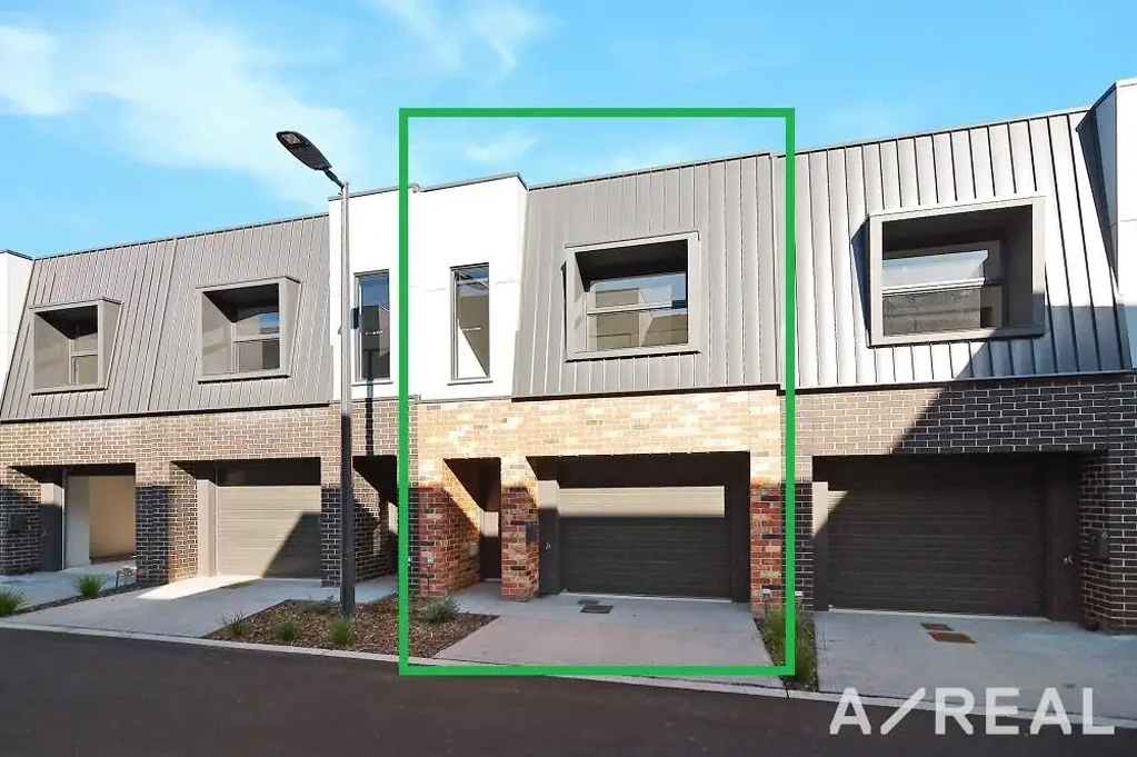 Modern & Spacious 3 Bedroom Townhouse in Prime Broadmeadows Location!