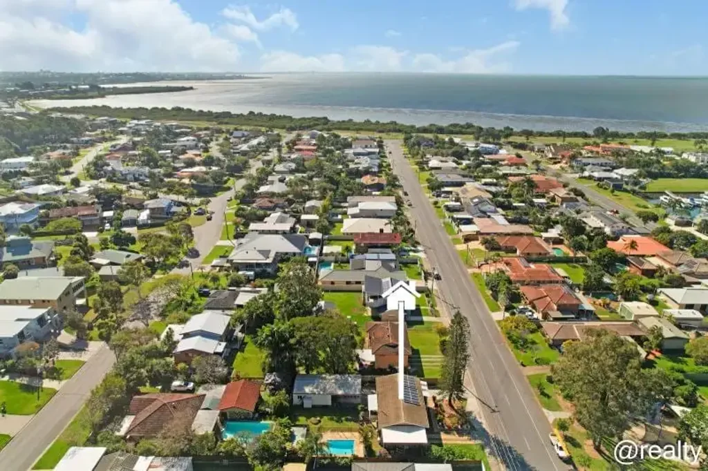 Birkdale 3部屋 STYLISHLY RENOVATED FAMILY HOME  NEAR AQUATIC PARADISE  WITH DUAL LIVING POTENTIAL