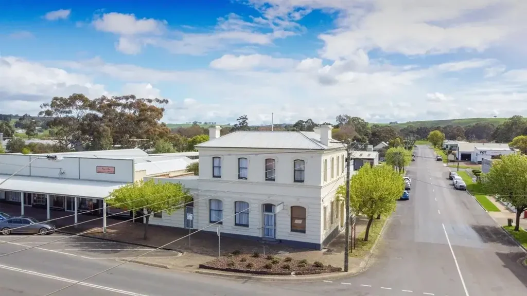 Casterton  Colonial Two-Storey Residence cc1873 - Casterton "Home Of The Kelpie"