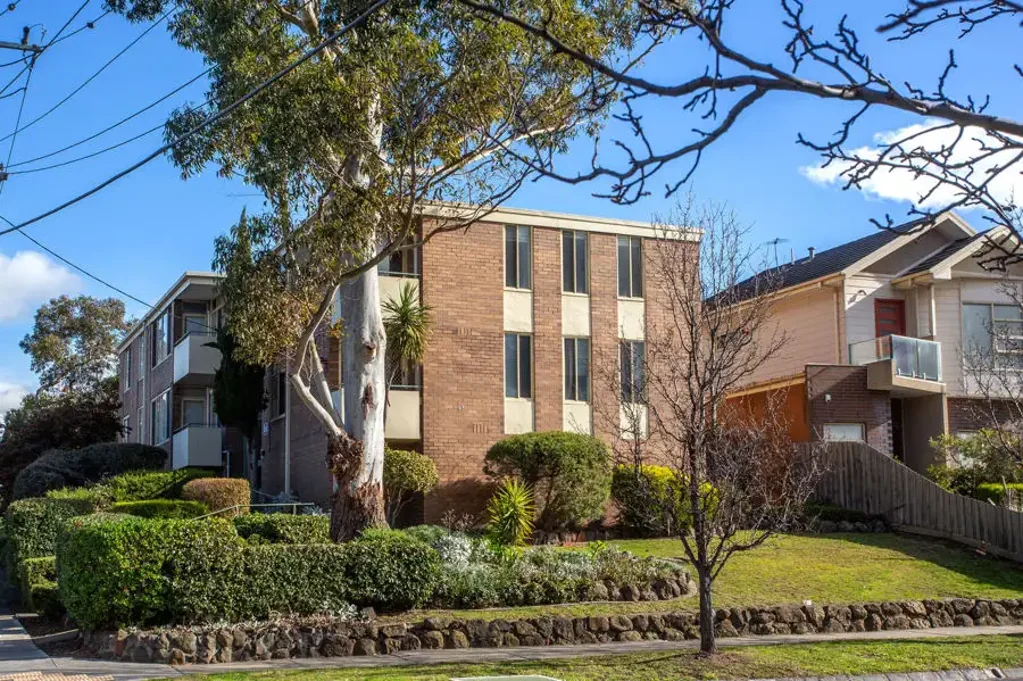 Essendon 2 Bedroom Classic Block, Spacious Apartment!