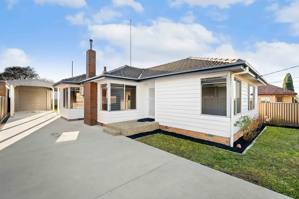 Wendouree 3房  Stylish Updated Home with Shedding