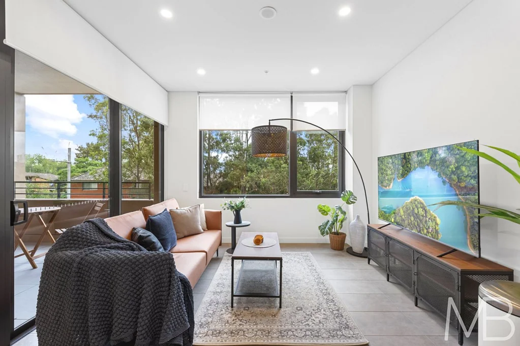 Modern Urban Living With Study In Vibrant Midtown Community