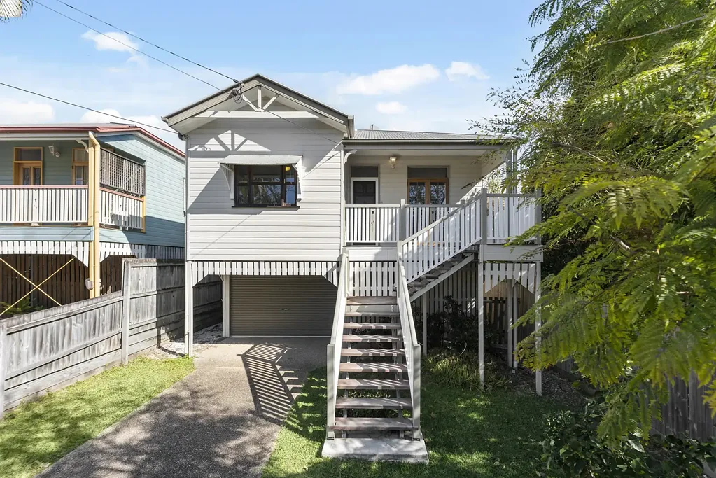 Morningside 3房 迷人的复刻风格住宅，位于热门的 Morningside 区域！ Charming Replica in Popular Morningside Location!