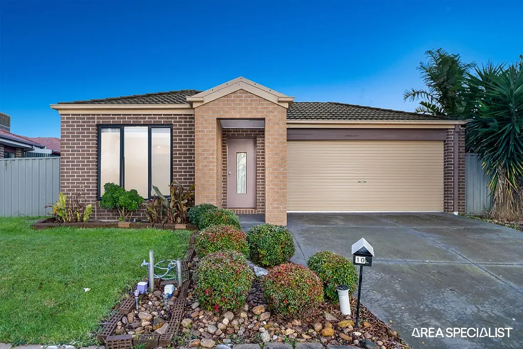 Cranbourne East 3 Bedroom Ideal Family Home in The Hunt Club Estate!