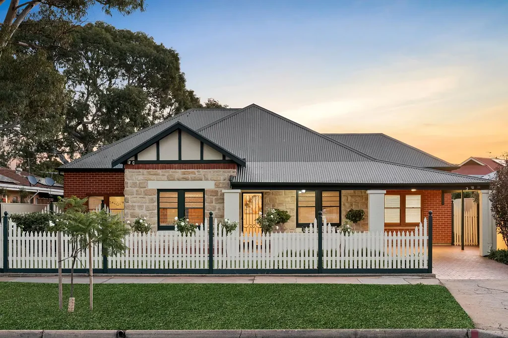 Woodville West 4房  An Upstanding And Extended Classic - With Lifestyle For Generations