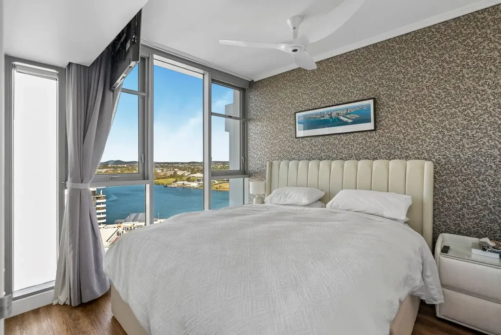 Hamilton 2 Slaapkamer Top-Floor Living with Uninterrupted Northern Views