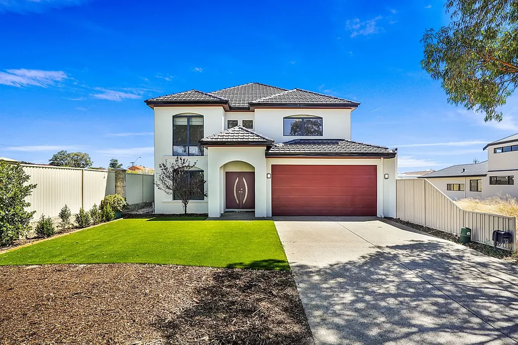 Stirling 4Kwarto Spacious Family Entertainer in a Prime Stirling Location!