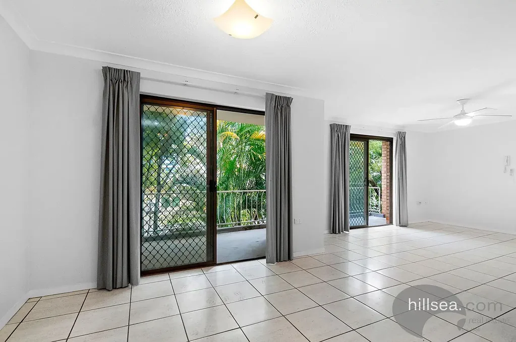 Labrador 2Moenga CLOSE TO BEACH & CAFES, READY FOR SALE, BE QUICK...
