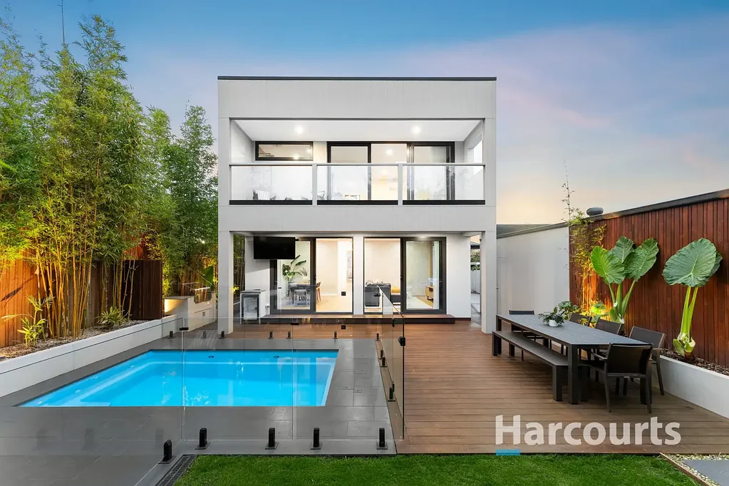 Oakleigh East 4Moenga Renovated Family Luxury with Poolside Entertaining