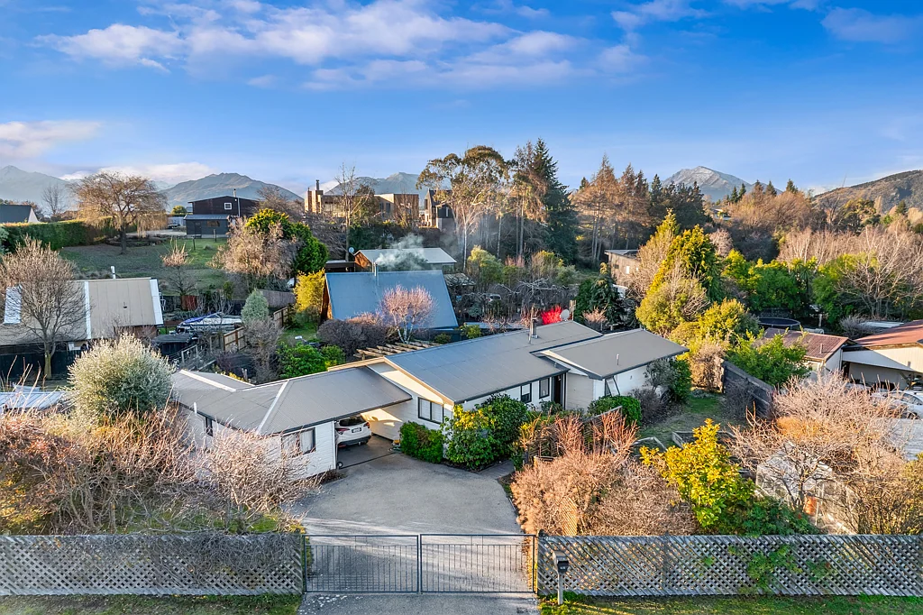 Wanaka 4Moenga Character, comfort and a coveted location