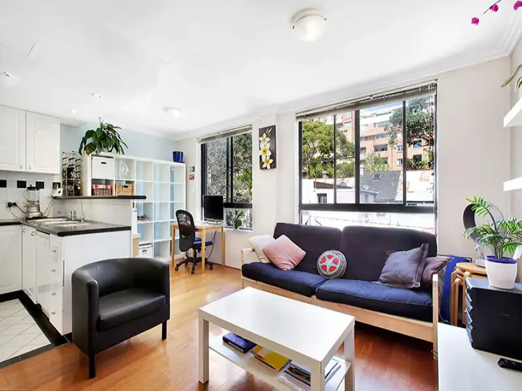Unfurnished one bedroom in handy location in Pyrmont
