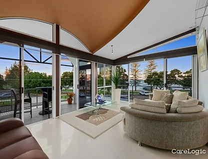 21 Kennedy Esplanade, Scarborough, Brisbane - Northern Region , 4 rūma, 3 rūma horoi, House