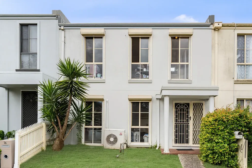 Roxburgh Park 3房 安静小巷私享 245平米阔地 三卧双卫 现代舒适 双车位便利 优质学区环绕 生活配套齐全 交通通达 First-Home Buyer & Investor Opportunity on 245sqm in Roxburgh Park