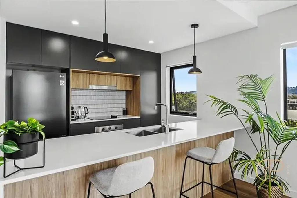 Top Floor Apartment with location & views