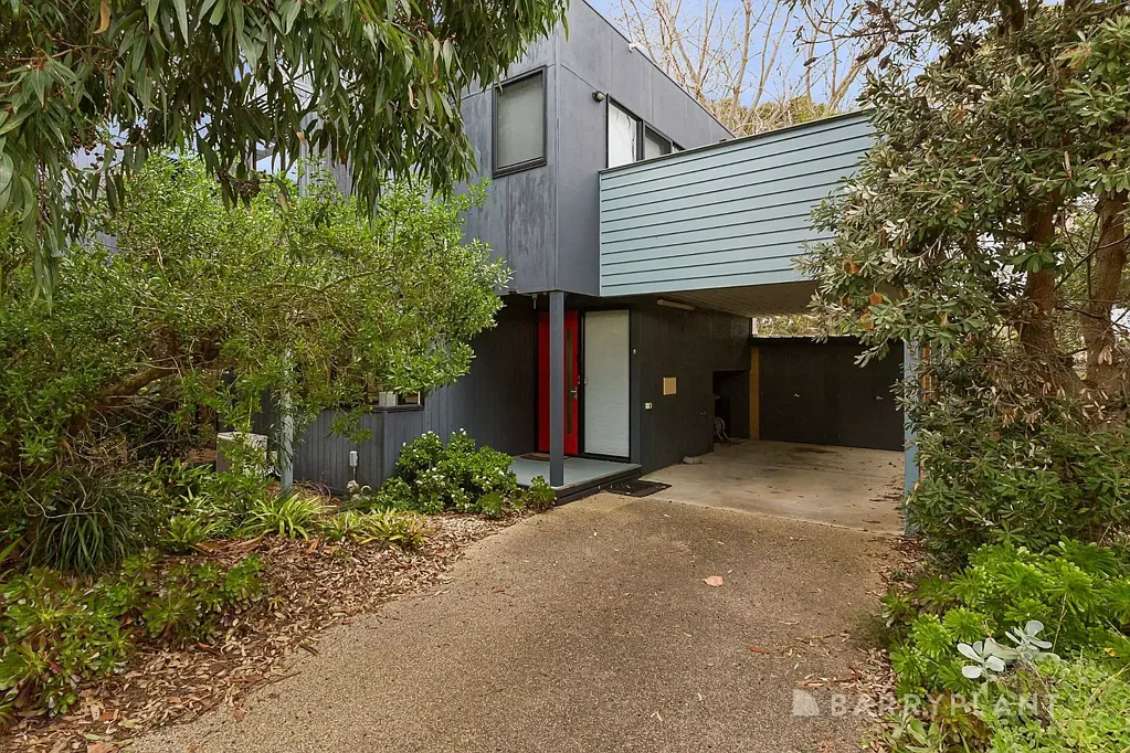Popular Location backing onto Olympic Park