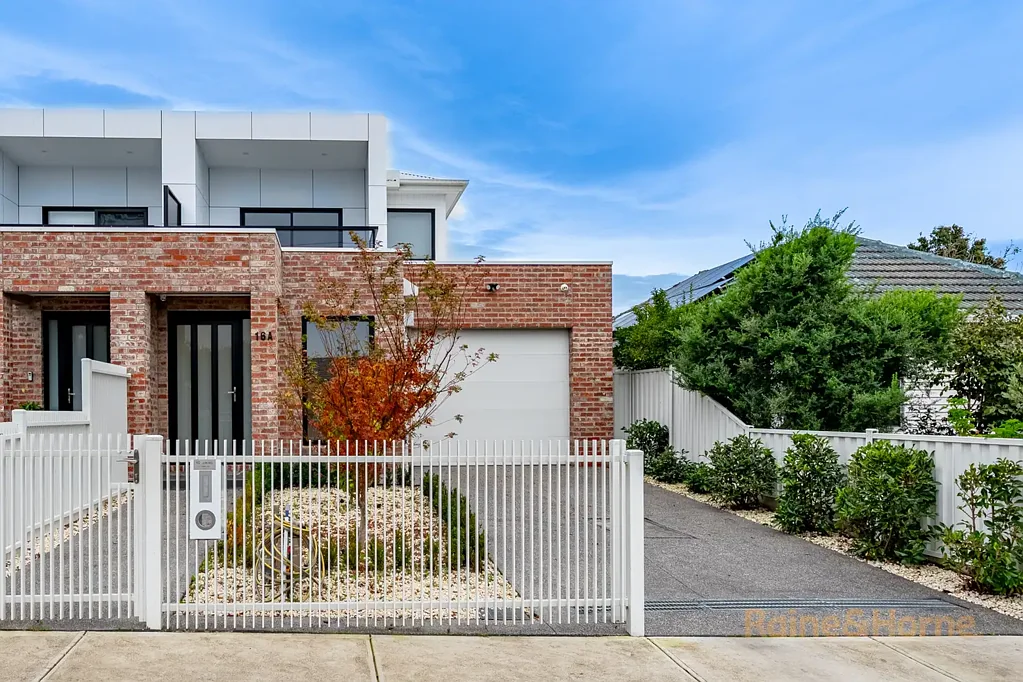 Spacious Contemporary Townhouse