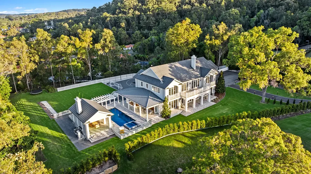 Mudgeeraba 5房  Elegant Hamptons-Inspired Luxury on Prestigious Jabiru Estate Acreage