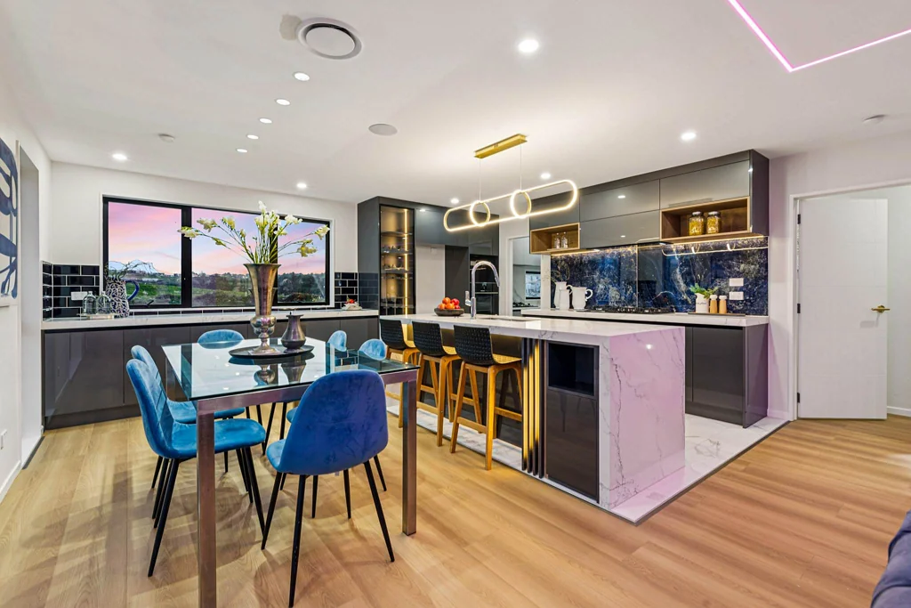 Flat Bush 8房  LUXURY HOME WITH LOTS POTENTIAL!