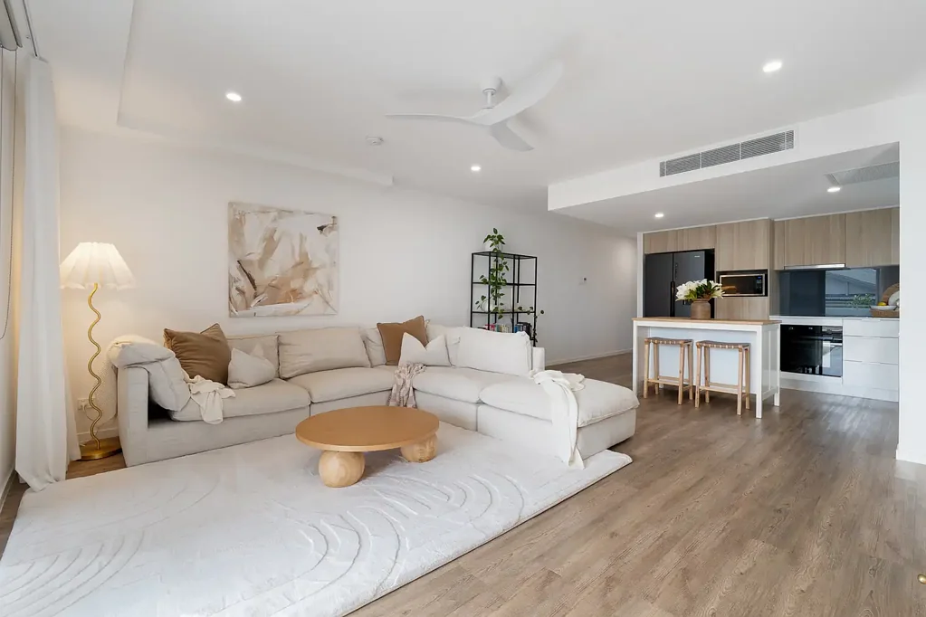 Woody Point 3 Bedroom PRISTINE STYLISH APARTMENT IN SUPERB COASTAL POSITION