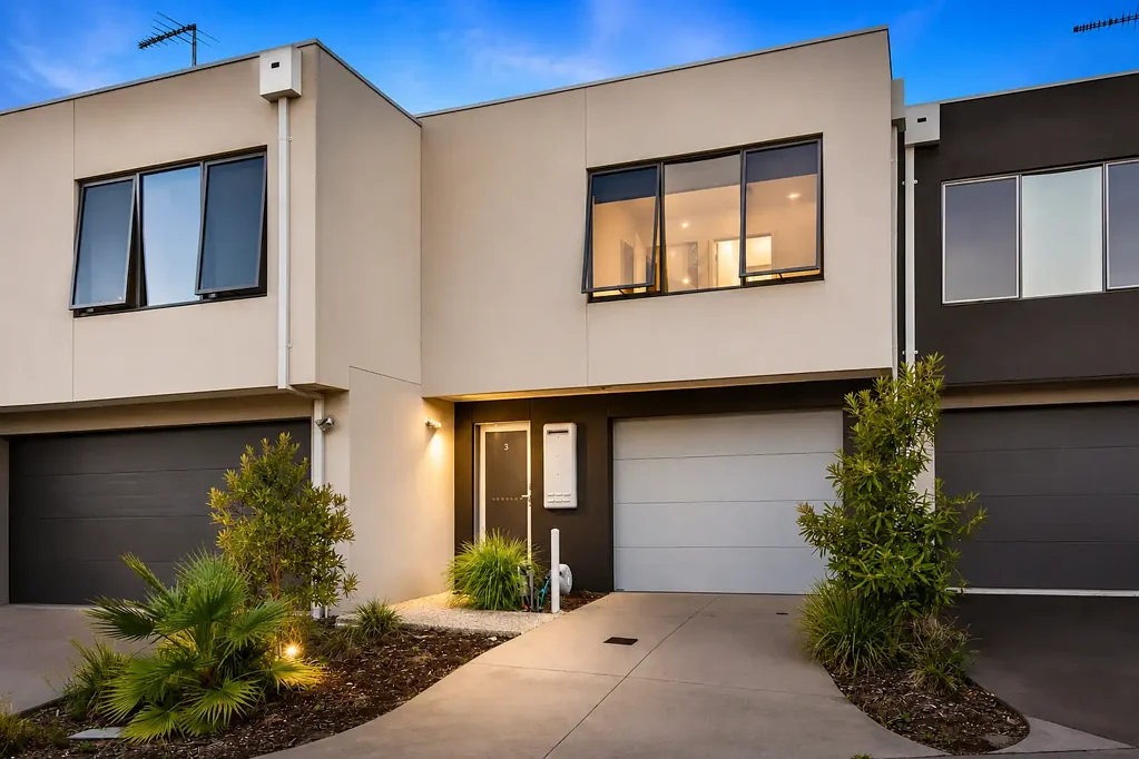 Frankston 2房 Hilton Rise Estate 宽敞占地 精装修 自然采光 现代厨房 主套房带步入式衣帽间 雨水收集系统 邻近Frankston High School HOUSE-SIZED TWO-BEDROOM LIVING IN THE FRANKSTON HIGH SCHOOL ZONE
