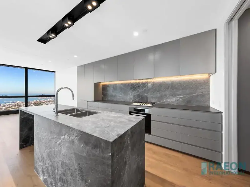 THREE BEDROOM APARTMENT IN SOUTHBANK | CLOUD RESIDENCES STATUS AT AUSTRALIA 108 |