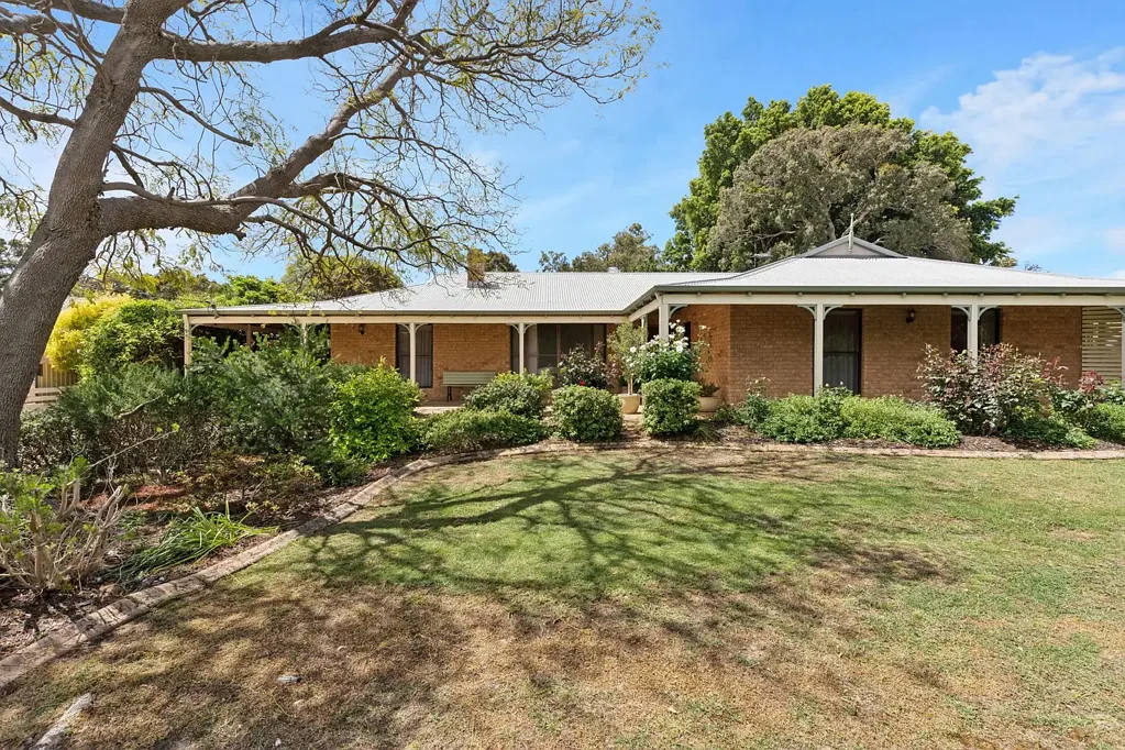 4 Pindara Place, Lesmurdie, WA 6076
