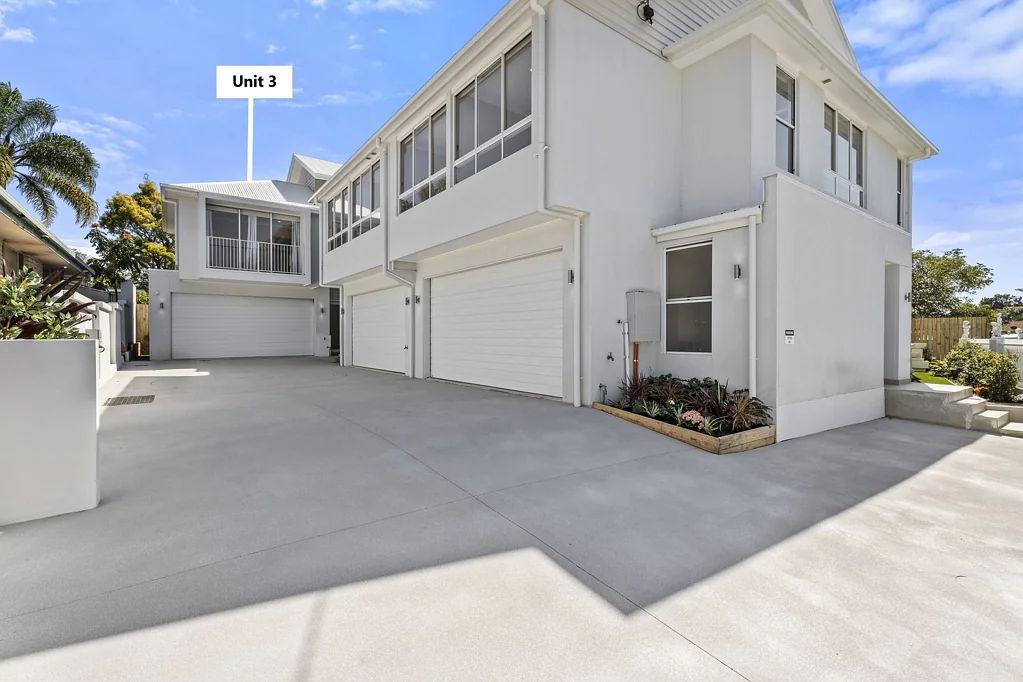 229m2
Large Spacious Near New Townhouse- Fully Furnished - Walk to Tram Station