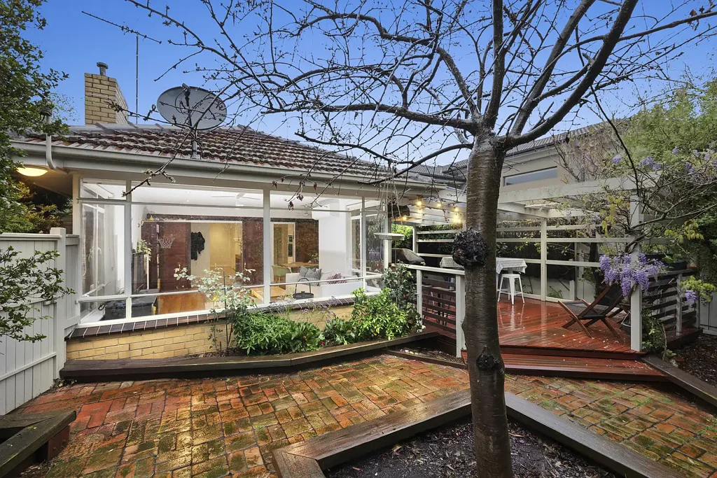 Mount Waverley 4Zimmer Comfortable Family Living in a Peaceful Mt Waverley Setting