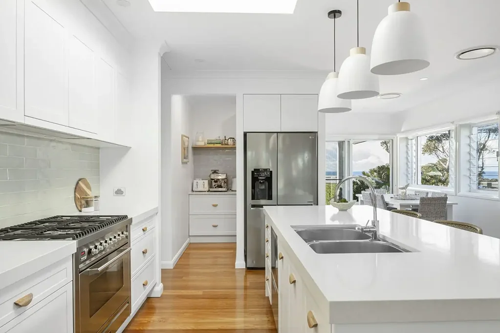 18 Table Top Road, North Avoca, NSW 2260