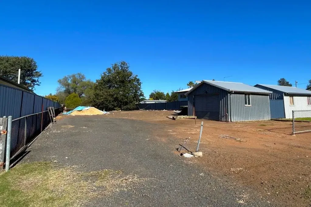 11 Donely Street, Oakey, QLD 4401