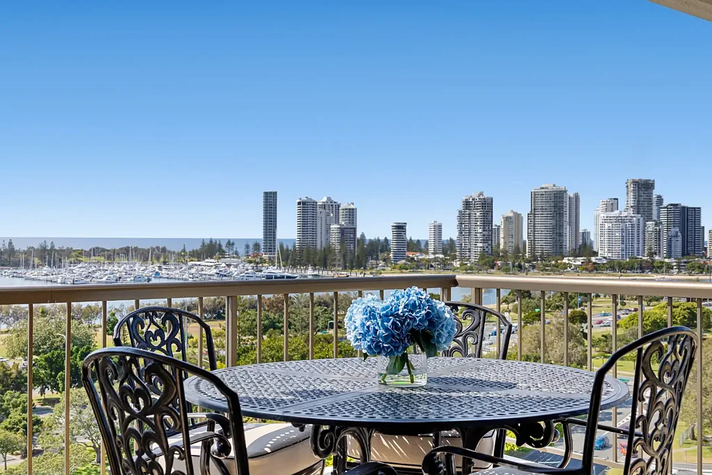 Southport 2ਬੈੱਡਰੂਮ Renovated Coastal Retreat with Panoramic Views