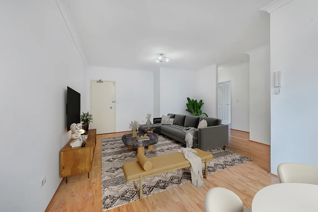 Parramatta 2房 Parramatta便捷核心 两卧充裕光线 北向阳台采光 木质地板温馨 维护厨房储物 现代明亮浴室 安全车库保障 Bright 2-Bedroom with lock up garage – Prime location, Parramatta