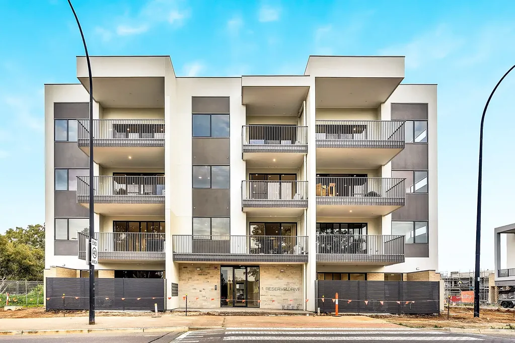Contemporary Comfort Meets Convenience - Stylish Apartment Living in the Heart of St Clair