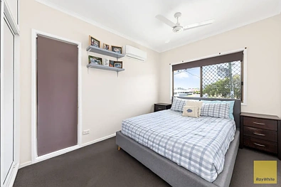 Kwarto - 8 Egan Street, Emerald, QLD 4720