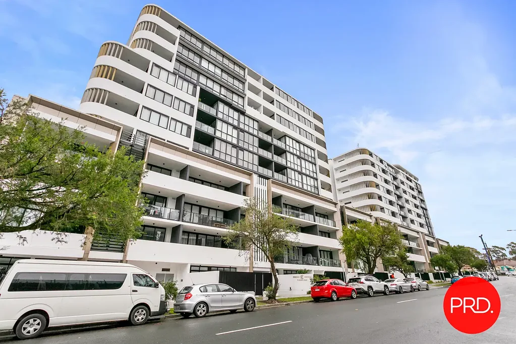 Kogarah 2房 Kogarah中心两卧公寓 壮丽海湾景观 现代厨房岛台 主卧带套间 便捷交通医疗 Modern Living with Stunning Bayview