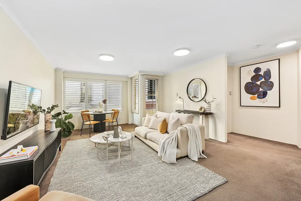Surry Hills 2房 私密安全大厦 双砖公寓 低维护生活 开放式起居 阳台花园庭院 燃气厨房 全浴室 车位储物 公共花园 High-Demand Apartment Promising Comfort and City-Fringe Convenience