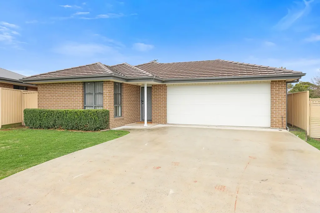 Denman 4 Bedroom Refreshed Family Residence