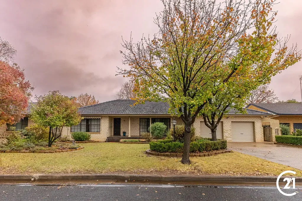 Forbes 3 Bedroom Century 21 Central West Parkes and Forbes - 6852 3793