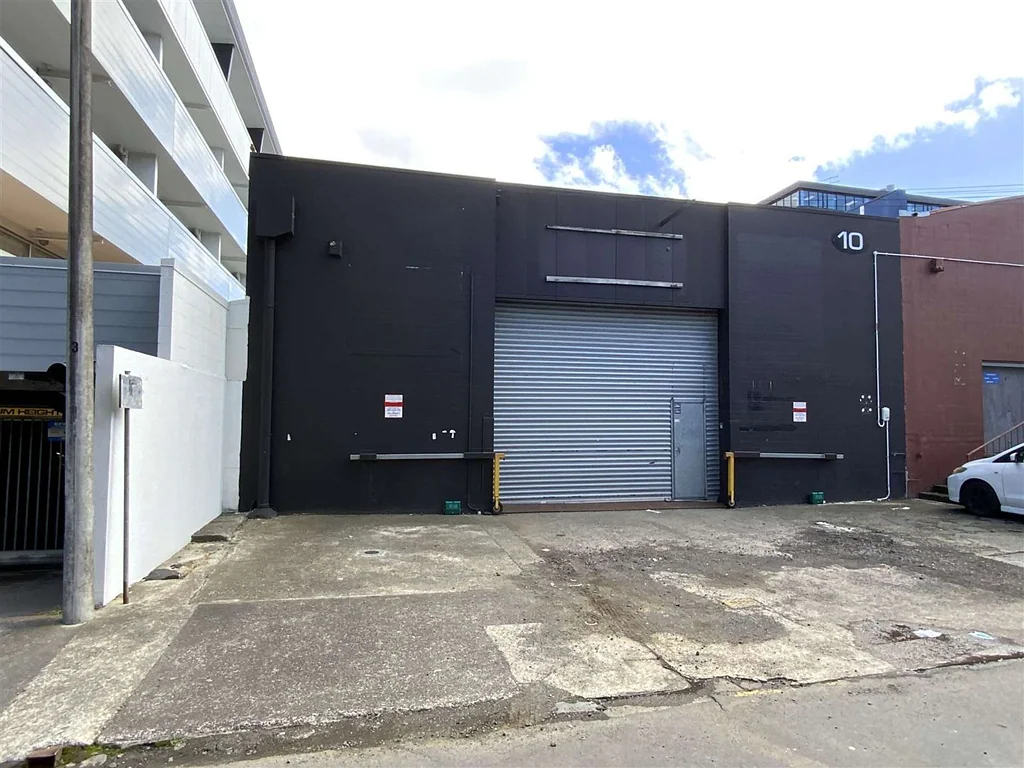 Newmarket City fringe warehouse opportunity