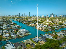 25 Poinciana Boulevard, Broadbeach Waters