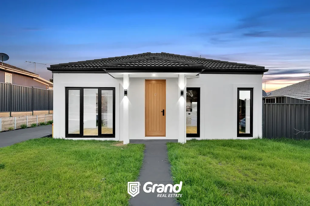 NEAR BRAND NEW AND MODERN 3 BEDROOM UNIT IN DOVETON !