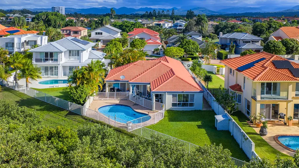 18 Meadowlake Drive, Carrara, QLD 4211