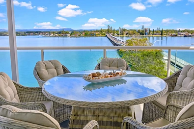 Forster 3Zimmer Prestige Penthouse with Sweeping Lake Views in the Heart of Forster!