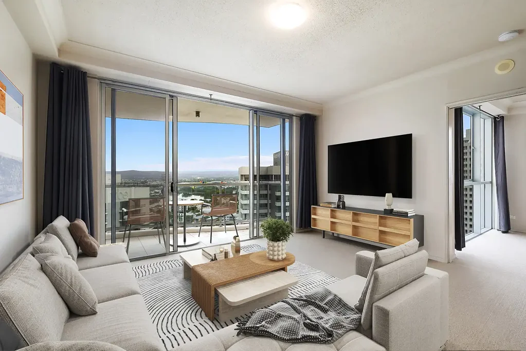 Surfers Paradise 2房  Level 20 | River Views | Renovator's Delight