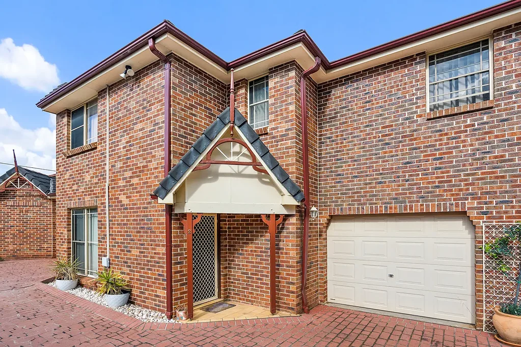 Corrimal 3房 家庭友好型联排别墅，步行可达Corrimal所有便利设施 Family-Friendly Townhouse Steps to all Corrimal Conveniences