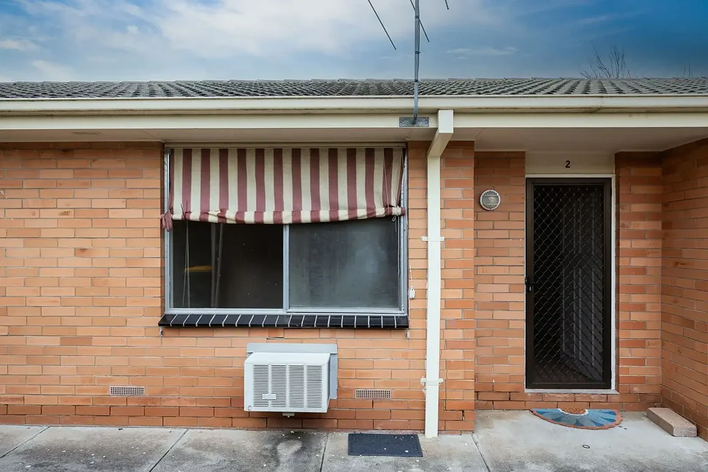 Only 4 on the Block - Lavington Unit.