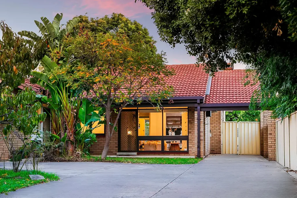 Edwardstown 2침실 Your Private Retreat with an Entertainer's Backyard