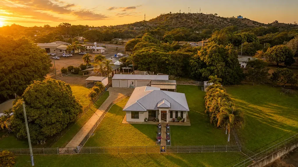 Mosman Park 4Zimmer Spacious Family Living with Exceptional Shed Space on a Beautifully Maintained 1,743m² Block