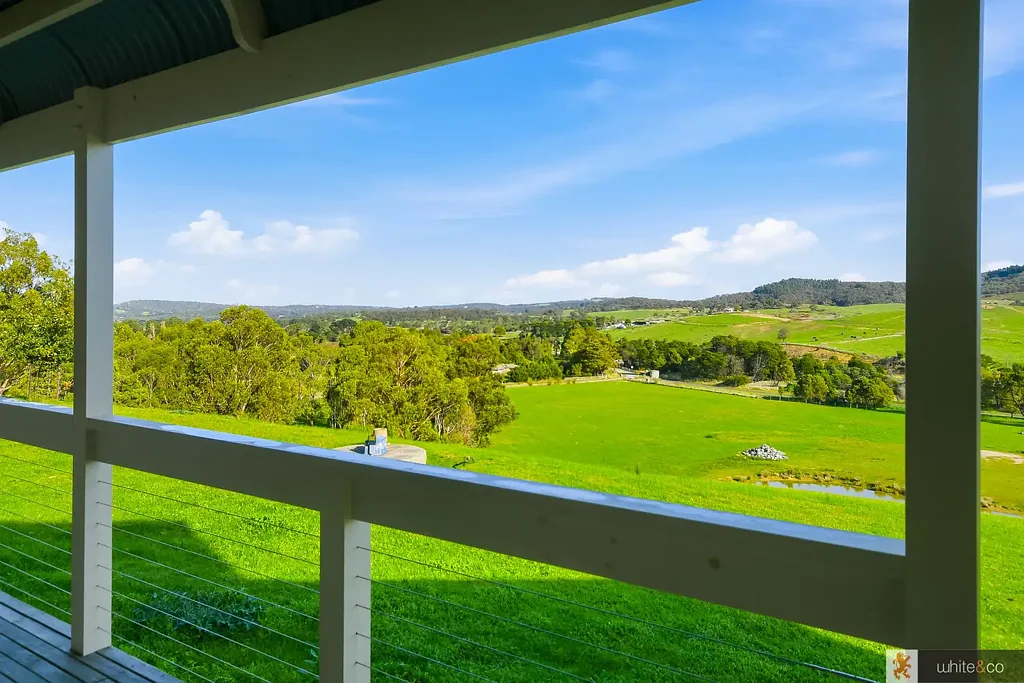 Upper Plenty 7غرفة نوم WOW !
Beautiful views, picturesque land, 5 bedroom house, huge shed plus studio.